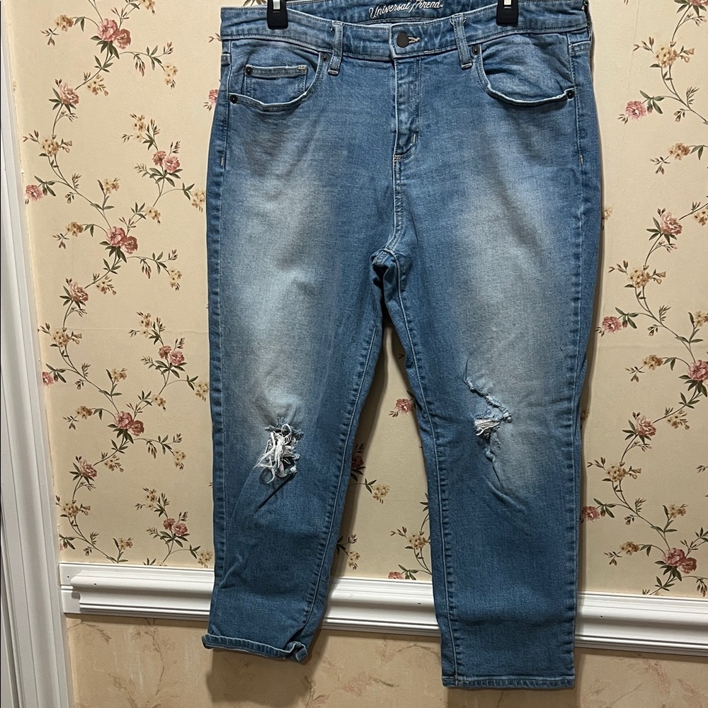 Universal Thread Light Blue Distressed Cropped Boyfriend Jeans Women’s 14/32